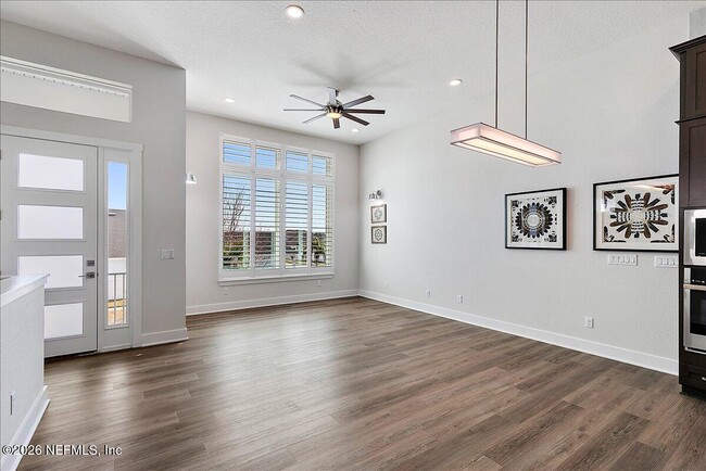 Building Photo - 459 Crestview Dr