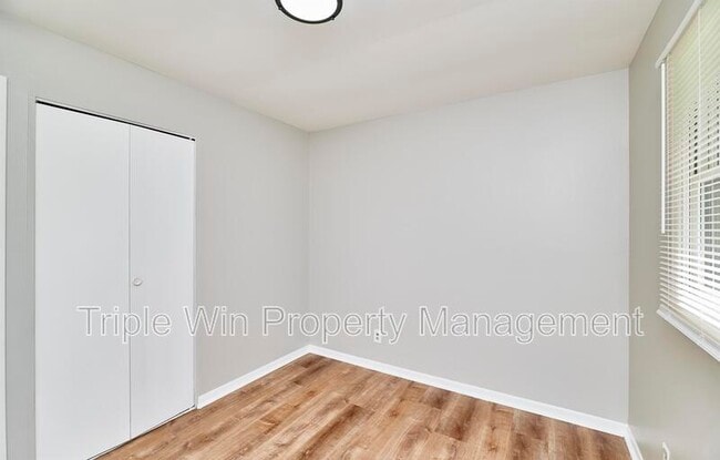 Building Photo - 10531 Fabick Dr