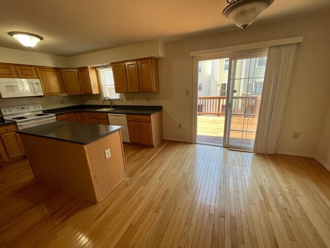 Building Photo - Luxurious And Spacious 3 Bed 2 Bath Brick Townhouse In Tysons Station