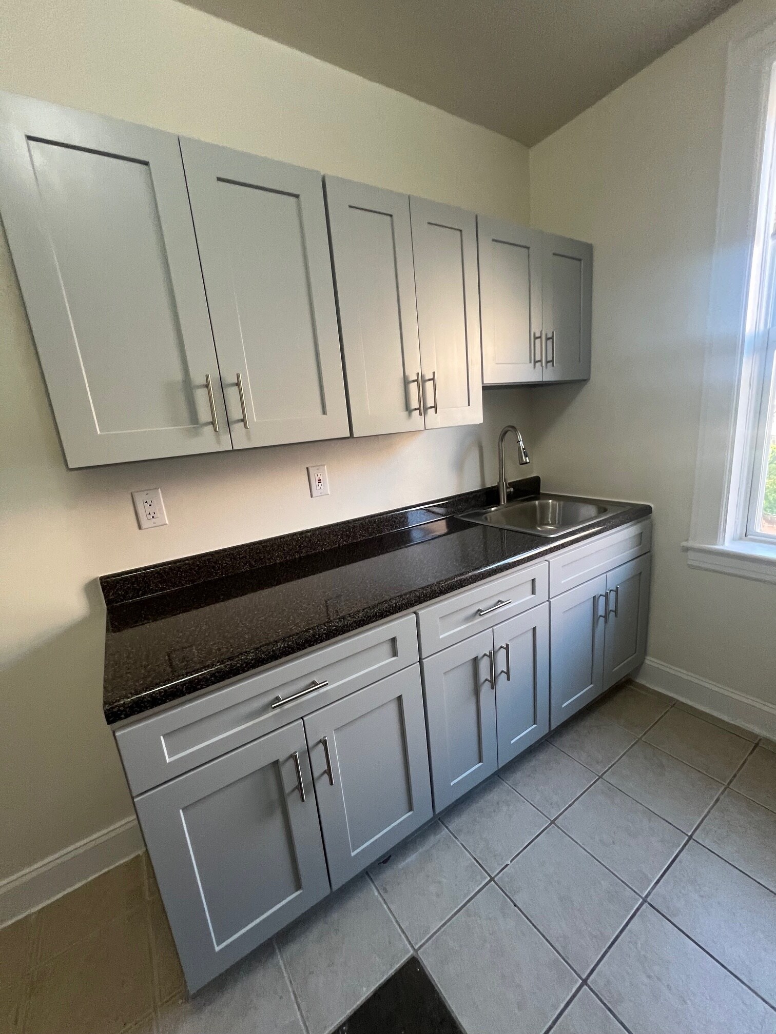 Building Photo - 155 Evergreen Pl