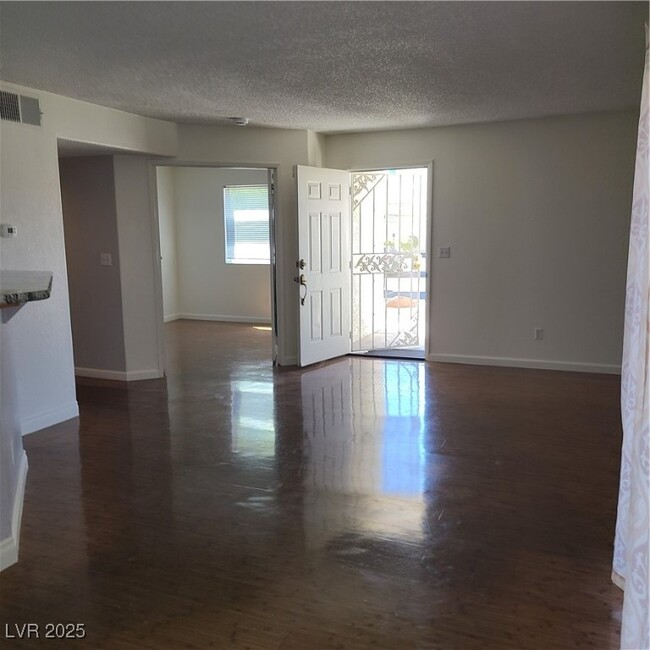 Building Photo - 636 Yacht Harbor Dr