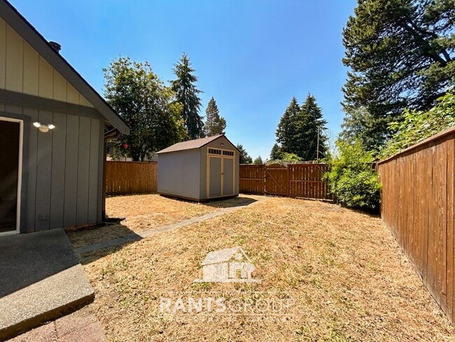 Building Photo - 2 bed 2 bath Condo in Tumwater! Pool & Clubhouse!