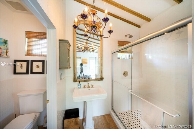 Building Photo - 681 NE 57th St