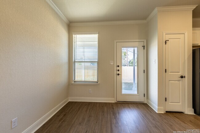 Building Photo - 10359 Lynwood Crk