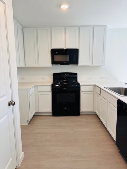 Building Photo - 1263 Falcon Hts Dr