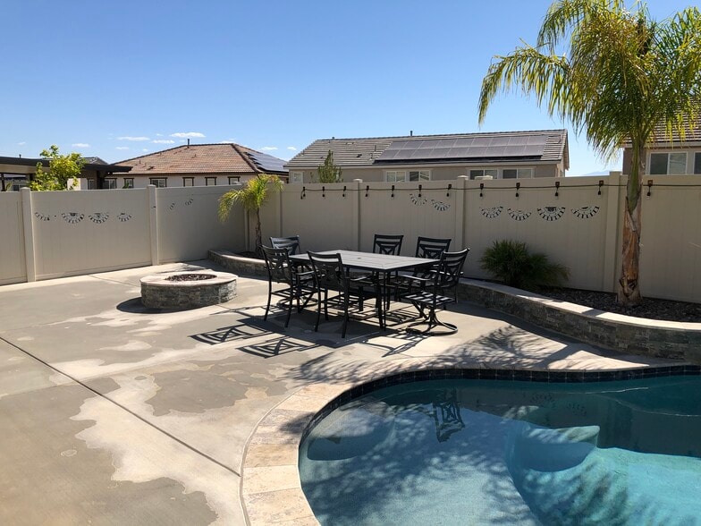 Gas Firepit - 30426 Cowboy Ln