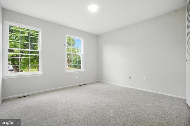 Building Photo - 4739 Bates Dr