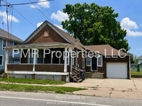 Building Photo - 2 Bedrooms / 1 Bathroom House