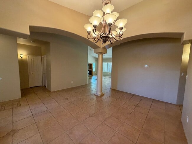 Building Photo - 3 BEDROOM HOME IN FALLS RANCH!