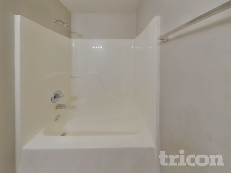 Building Photo - 996 Tom Hailey Blvd