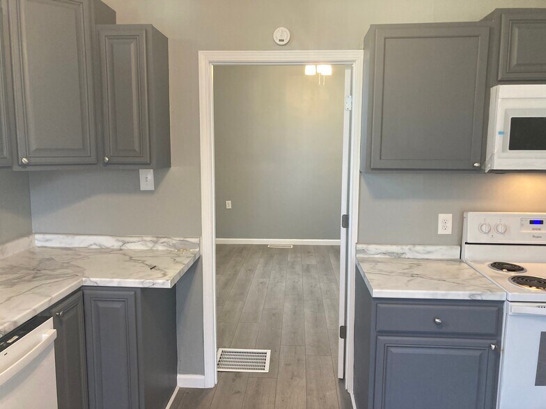 Building Photo - 8 N Indiana Ave