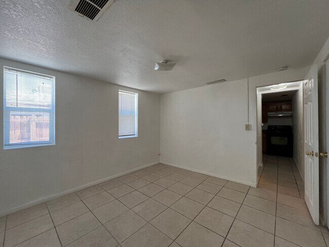 Building Photo - P026