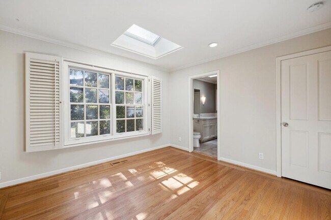 Building Photo - Charming 3-Bedroom Home with Office in desirable Old Palo Alto neighborhood with AC
