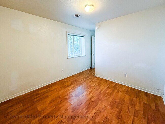 Building Photo - 562 Deer Meadow Ct