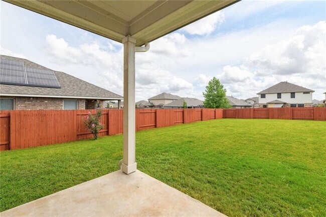 Building Photo - 113 Checkerspot Ct