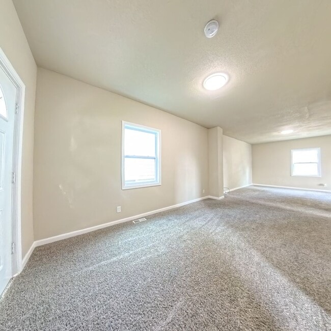 Building Photo - Updated 5 bedroom 2 bathroom home