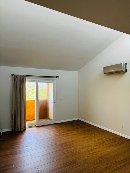Building Photo - 5252 Balboa Arms Dr