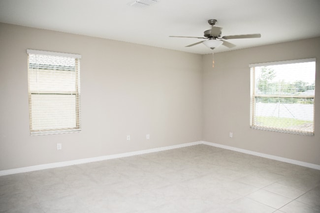 Building Photo - 552 Argyll Dr