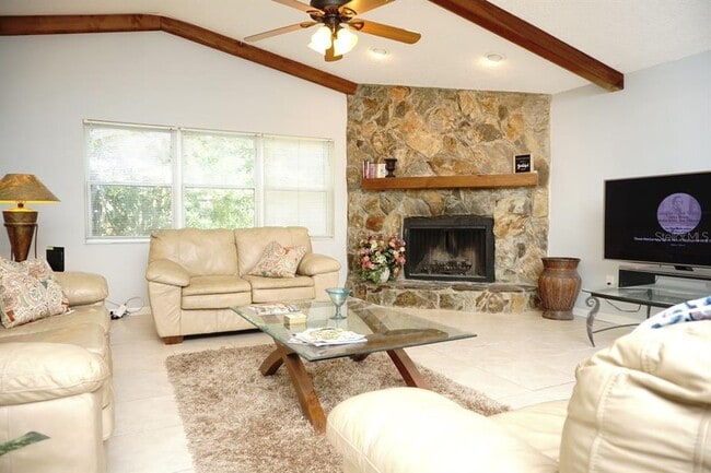 Building Photo - 3139 Carlos Dr