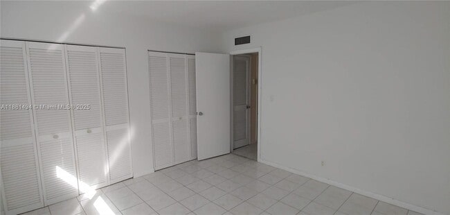 Building Photo - 1400 NE 54th St