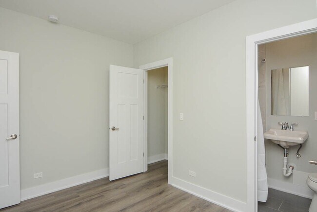 Building Photo - 728 St Johns Ave