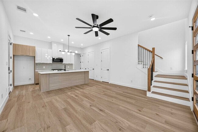 Building Photo - 4633 Mallow St