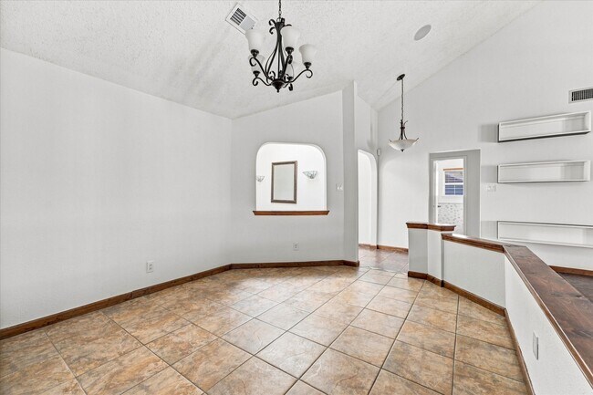 Building Photo - 15919 Barbarossa Dr