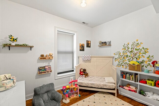 Building Photo - 5219 Winthrop-2N