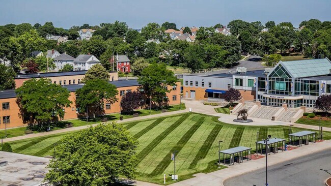 Building Photo - 285 Norwood Ave