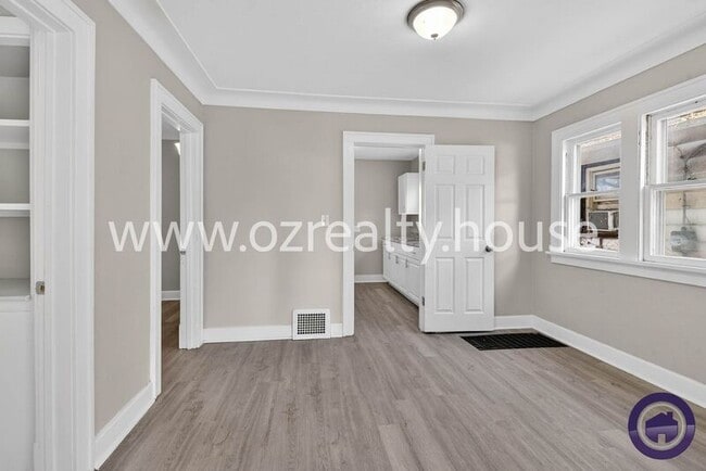 Building Photo - 1840 Marne Ave