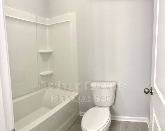 Building Photo - 4579 Silver Oak Dr