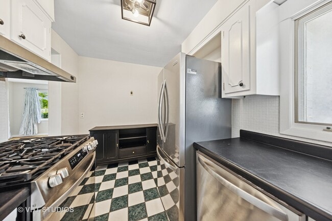 Building Photo - 35 E Washington Blvd