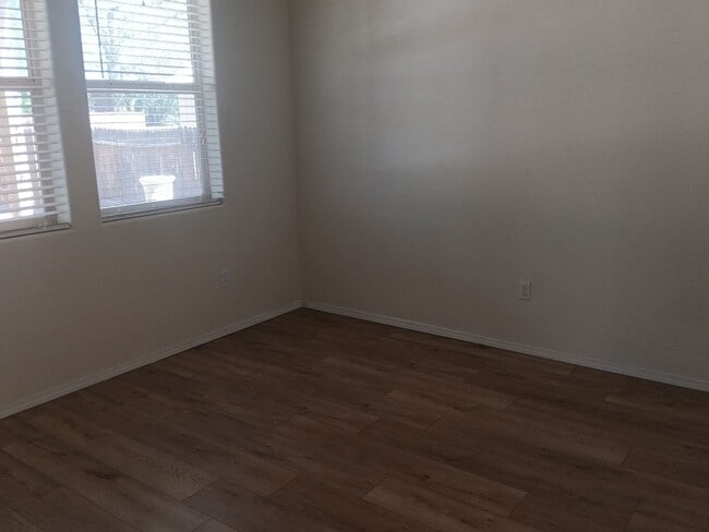 Building Photo - 3 Bedroom, 2 Bathroom Home! Schedule a Showing today!