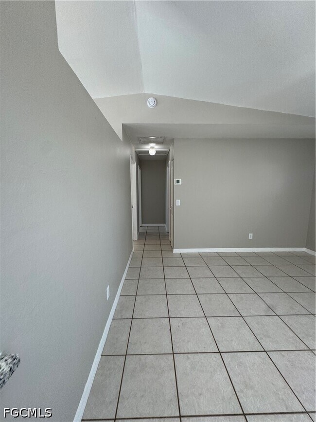 Building Photo - 1700 NE 12th St