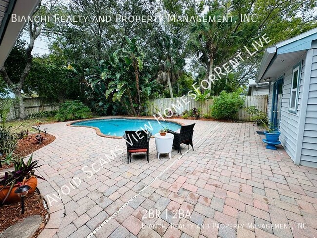 Building Photo - Private Pool 2 Bedroom/2 Bathroom - Close ...