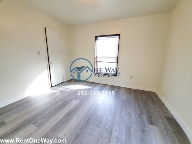 Building Photo - Downtown Puyallup 1 Bd