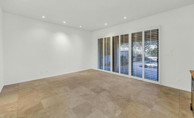 Building Photo - 7878 E Gainey Ranch Rd