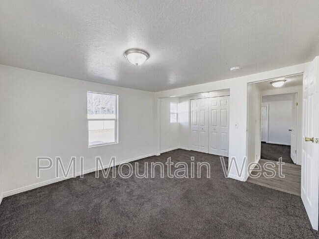 Building Photo - 450 W 200 N