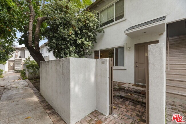 Building Photo - 18555 Collins St