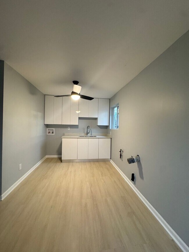 Building Photo - Cozy 3-Bedroom Home with Modern Updates – Comfortable Living Awaits