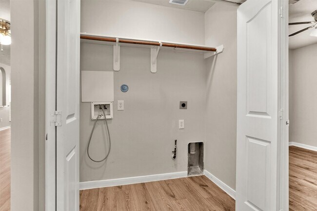 Building Photo - 32102 Decker Oaks Dr