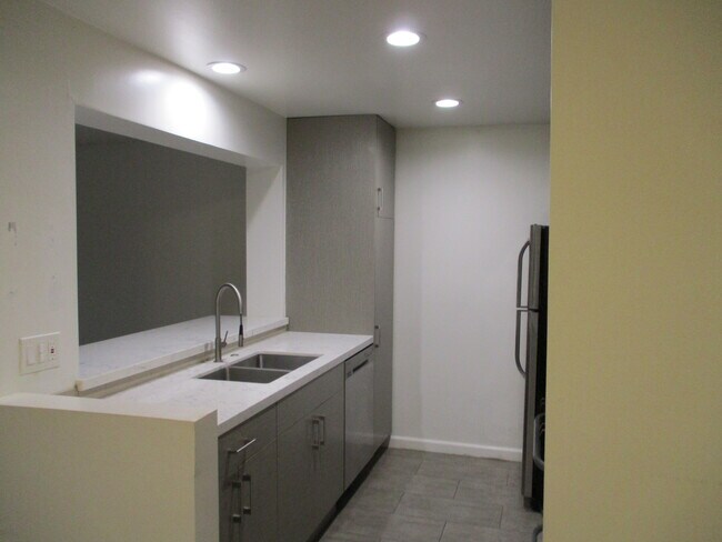 Building Photo - 3625 Glendon Ave