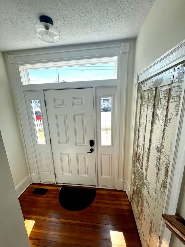 Building Photo - 21 S Church St