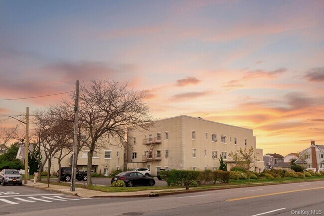 Building Photo - 5-25 Beach 138th St