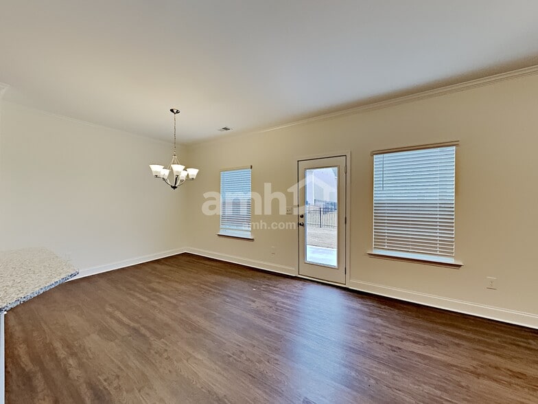 Building Photo - 692 Woodall Rd