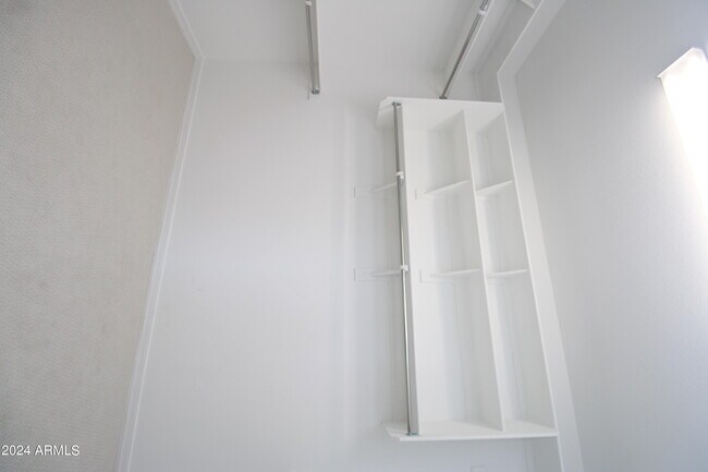 Building Photo - 8725 W Medlock Dr