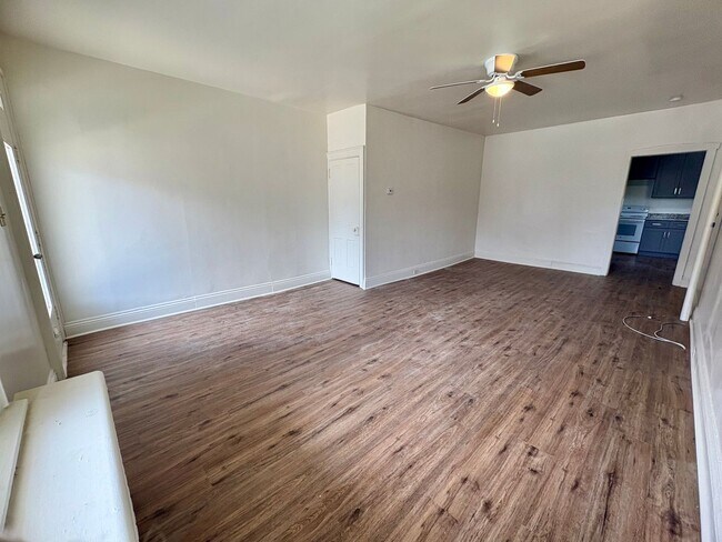 Building Photo - NWA - Owner Contribution Needed - 539 &amp; 541 S Market St