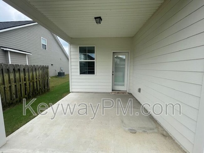 Building Photo - 728 Tree Top Trl