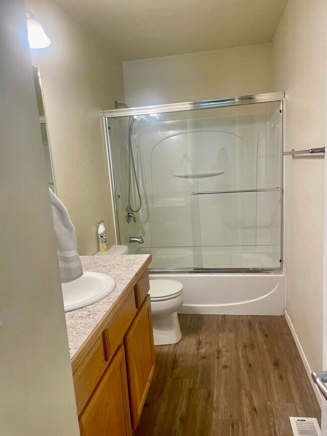 Building Photo - Condo Close to base! 3 bed/2bath/2car garage, Available now!