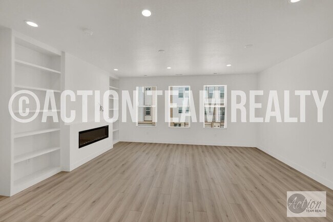 Building Photo - New Townhome in Farmington!